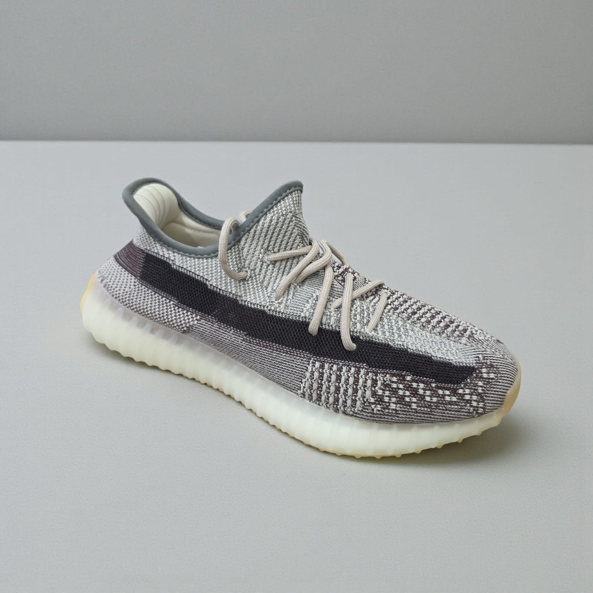 Men Shoes in grey and white with a knitted upper, a dark side stripe and a thick ribbed sole